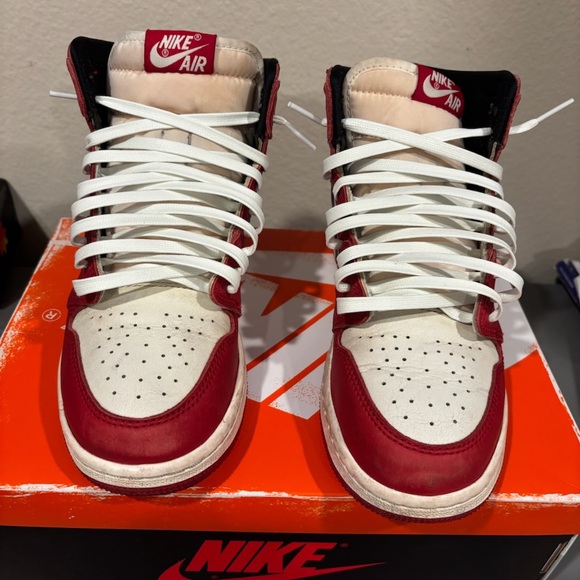 Nike Jordan 1 Retro High OG
Chicago re-Imagined 2022 - Picture 3 of 5